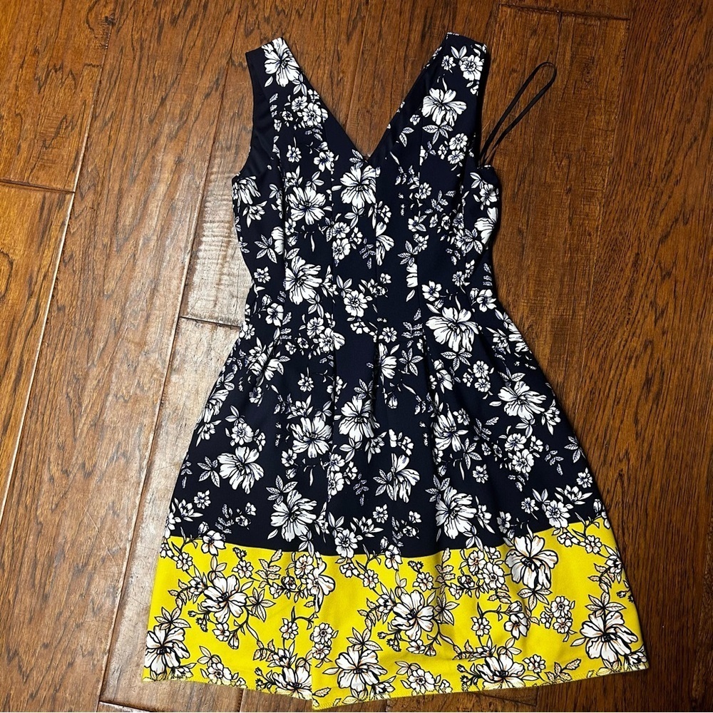 Vince camuto floral mini dress‎